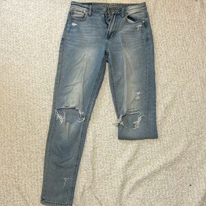 American Eagle 0R Ripped Mom Jeans